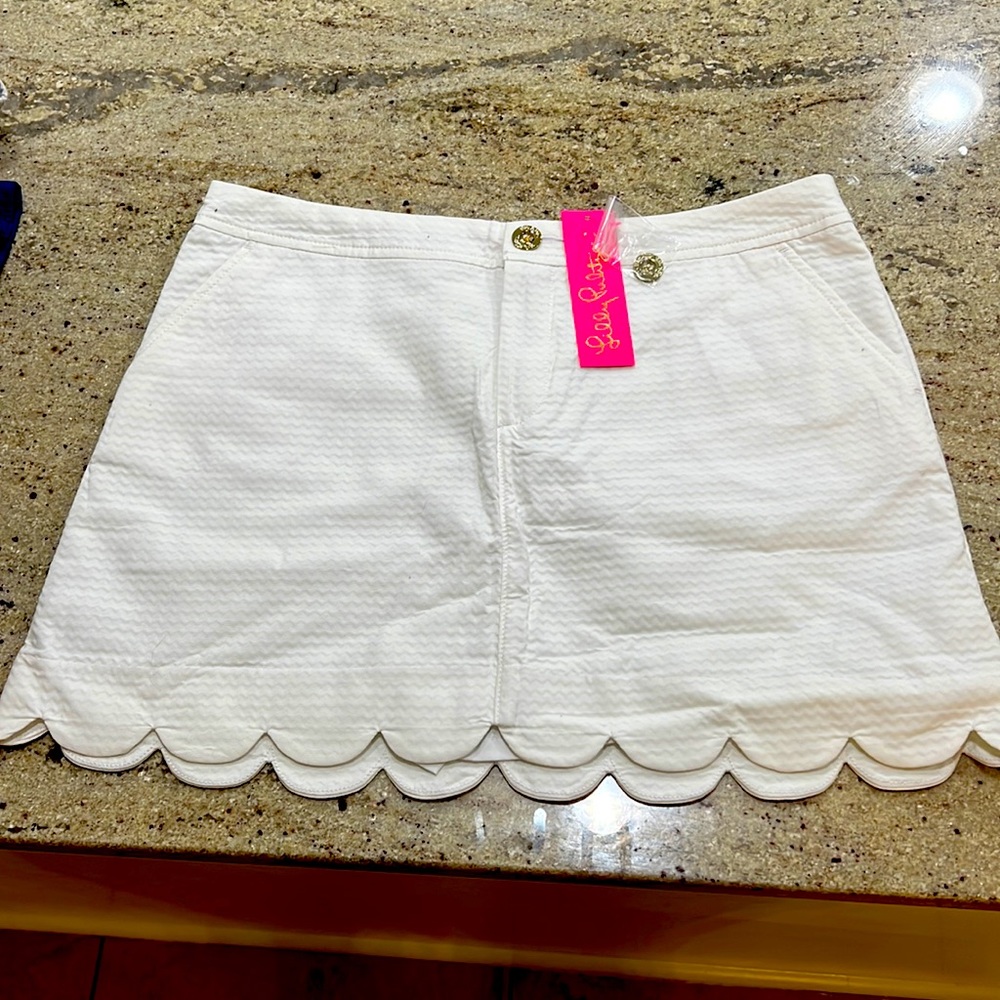 NWT Lilly scalloped skort